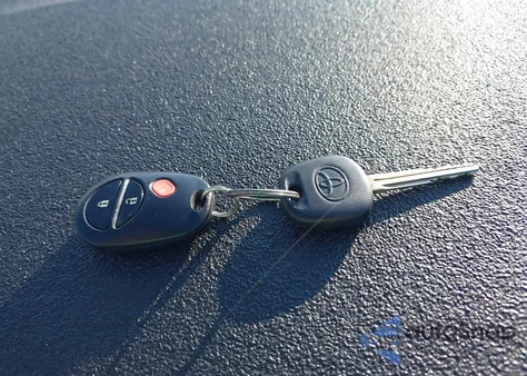 2010 Toyota Tundra Double Cab Sr5 z USA, uszkodzony, nr VIN 5TFUW5F11AX123277